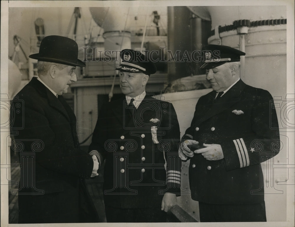 1939 Press Photo A.J. McCarthy with Capt. Alfred M. Moore and Charles Kaiser