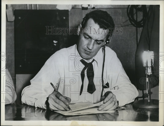 1952 Press Photo Robert C.Doyle at ABC-TV Convention Coverage