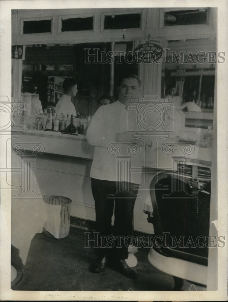 1923 Press Photo photo is of James Blanding whose wife Irene was identified as