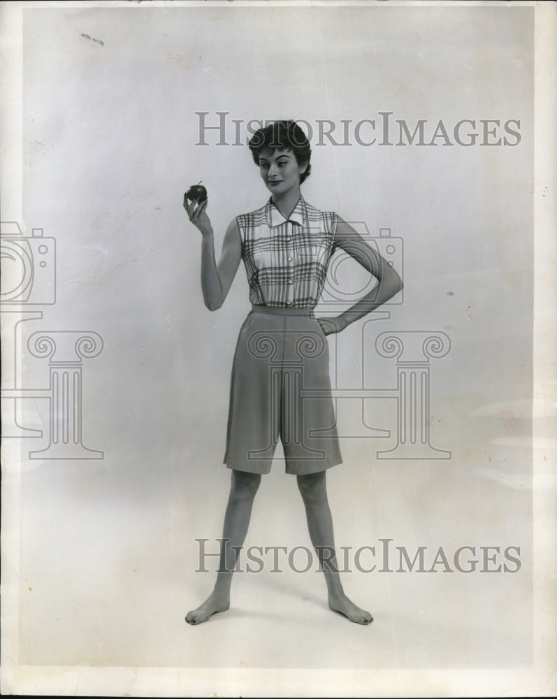 1955 Press Photo New tailored lingerie for summer in parfait plaid features