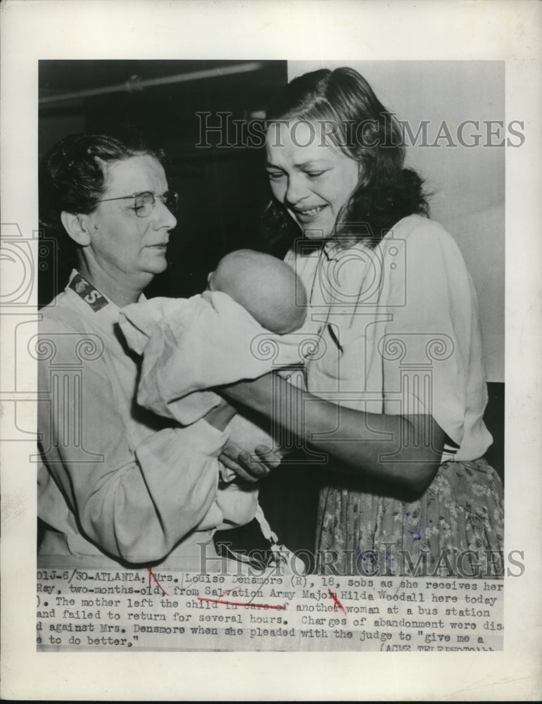 1948 Press Photo Atlanta Mrs Louise Densmore sobs as she receives her son Ray,