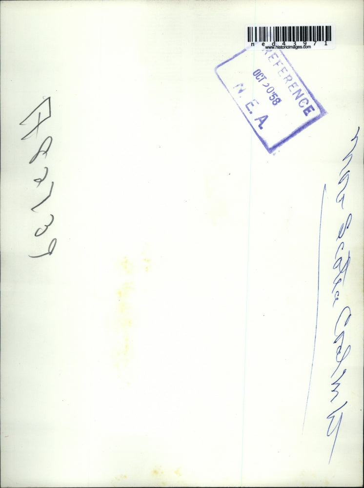 1958 Press Photo 2 Officeials of the Salvation Army are working with a stretche