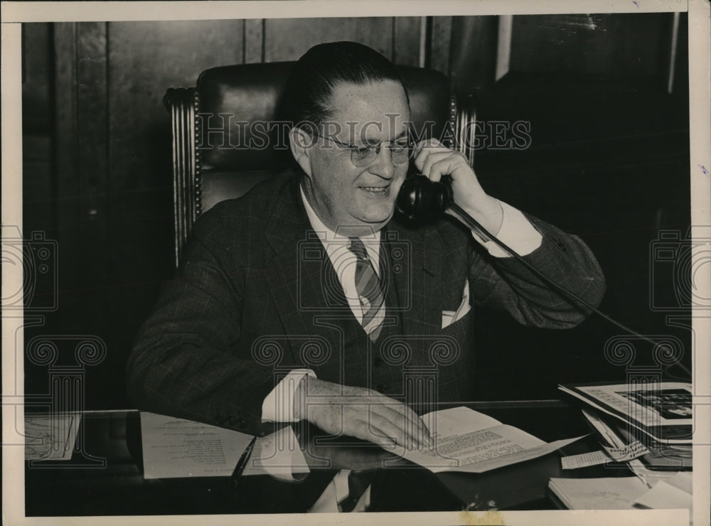 1936 Press Photo Assistant Postmaster General W.W. Howes as he answers the phone
