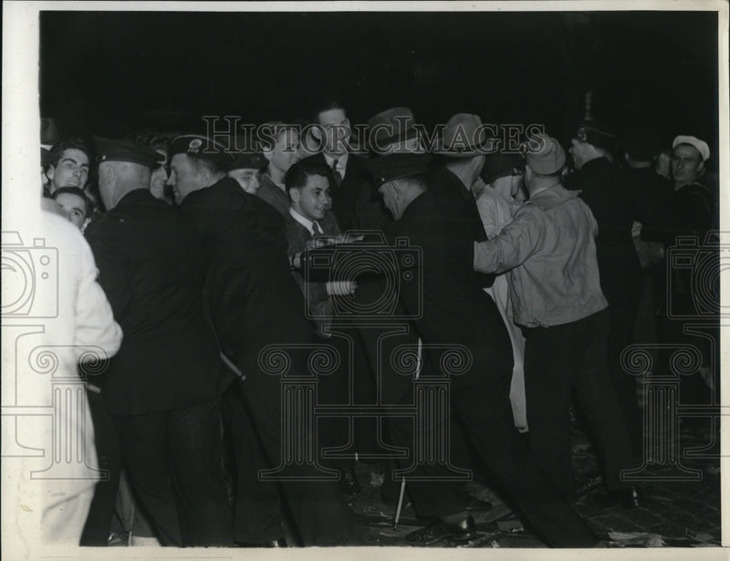 Load image into Gallery viewer, 1936 Press Photo Police Keeping Spectators Back At Forty and Eight Parade
