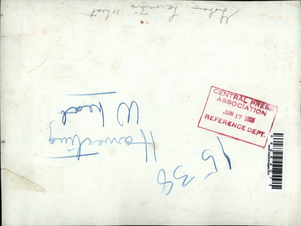 1935 Press Photo Harvesting Wheat