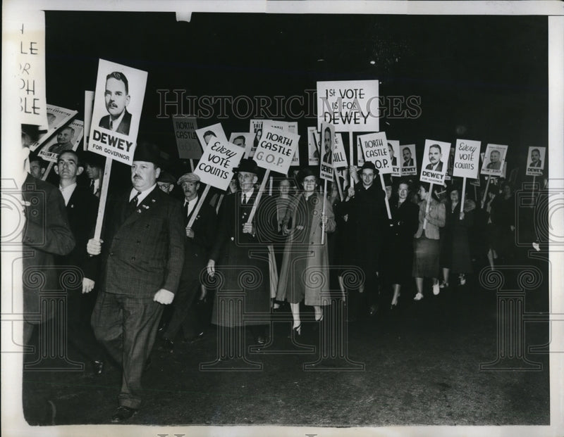 Load image into Gallery viewer, 1938 Press Photo Thomas E. Dewey supporters carrying flags and placards
