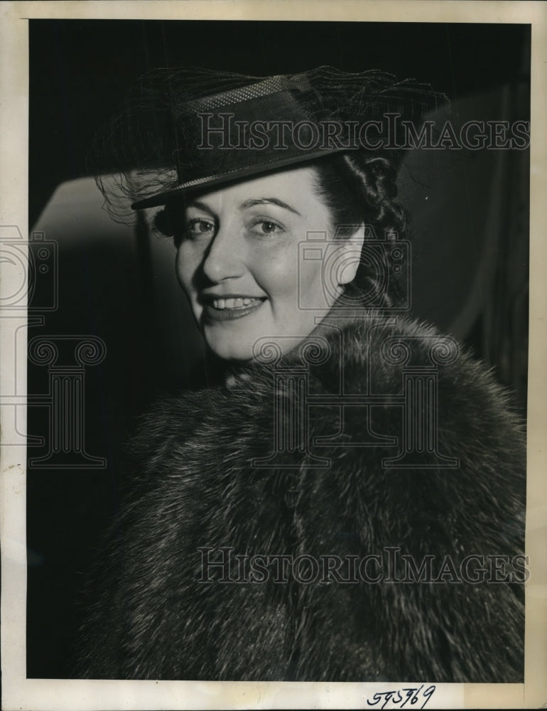 1941 Press Photo Rachele Ravina, as she returned after six years in Milan, Italy