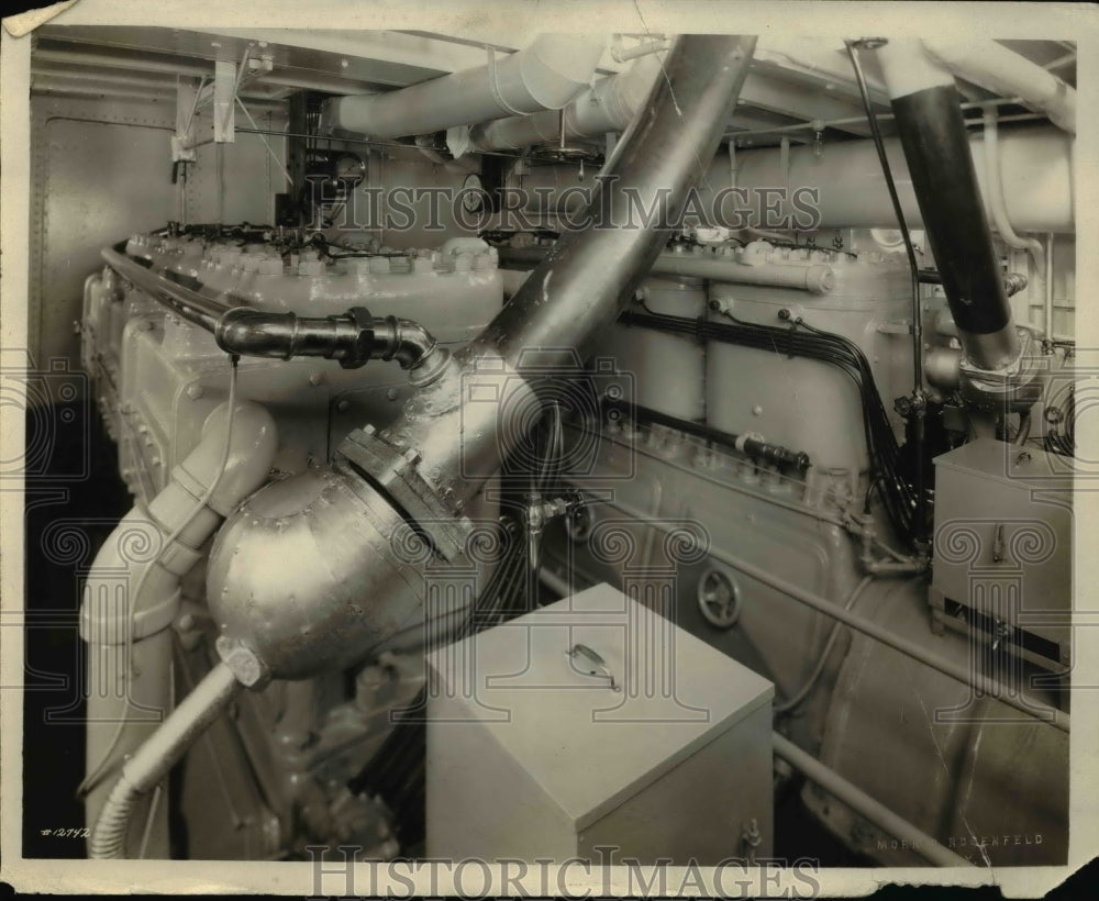 1921 Press Photo Engine Room Of A Ship - ned44684