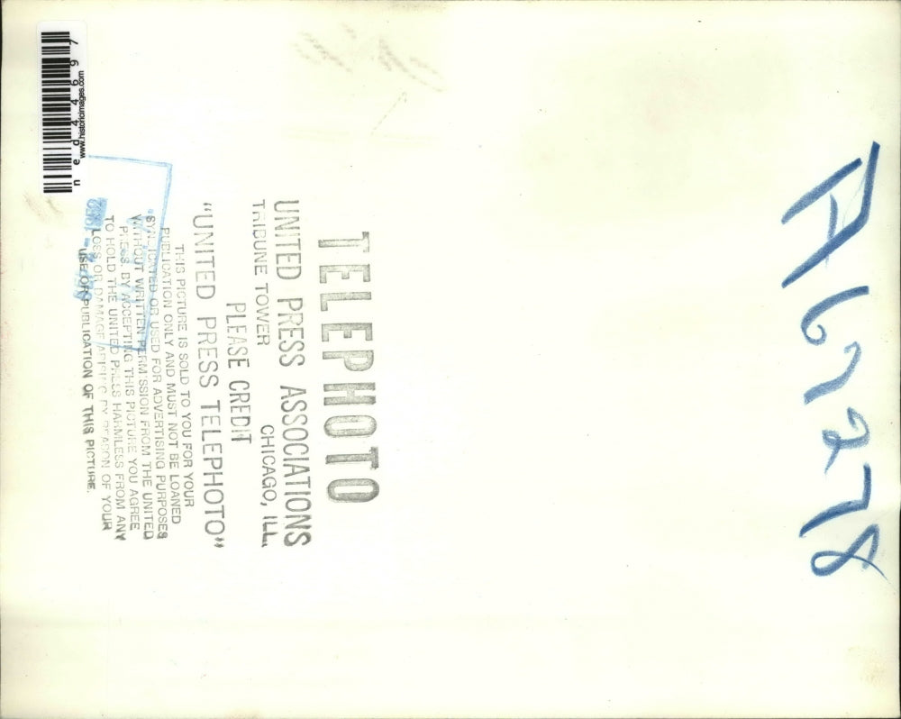 1951 Press Photo Gen Dwight Eisenhower flanked by Mrs Eisenhower and Gov