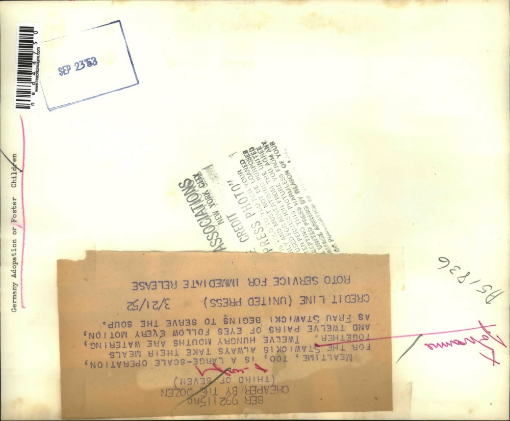 1952 Press Photo Stawickis Family Meal with Twelve Family Members