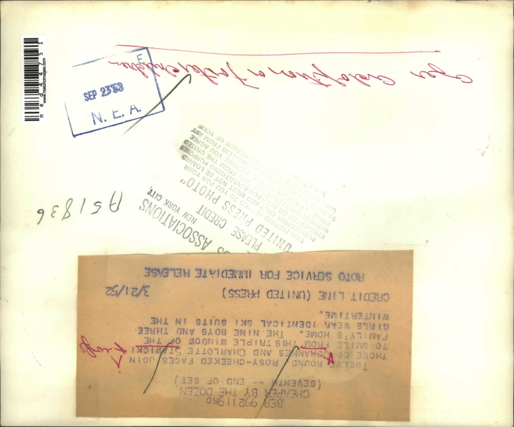 1952 Press Photo Stawicki Children and Friends Smile Out the Window