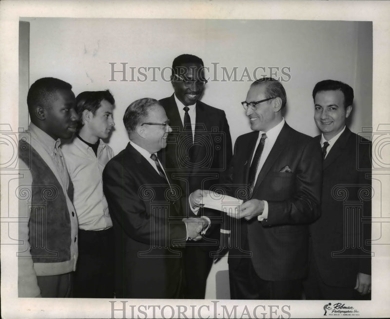 Load image into Gallery viewer, 1967 Press Photo Harry Belafonte Concert Cheering Neighborhood Youth Corp
