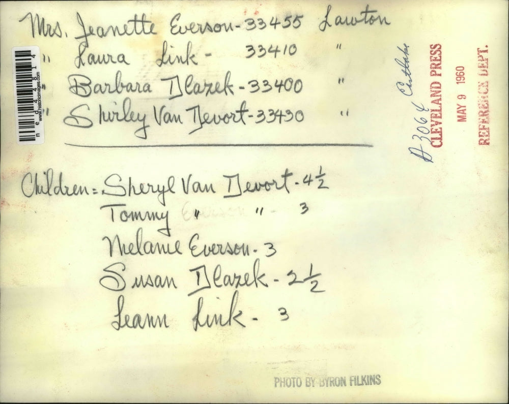 1960 Press Photo Sunbathing Women and playing children