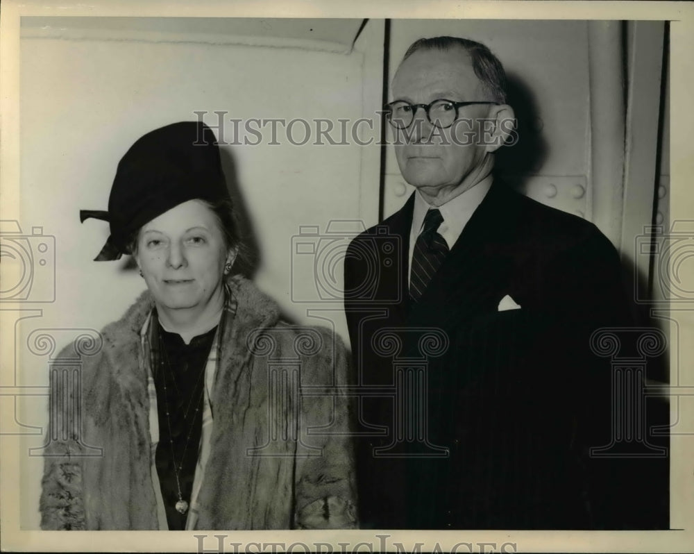 1941 Press Photo Mr & Mrs Herbert A Spencer Senior Surgeon of the United