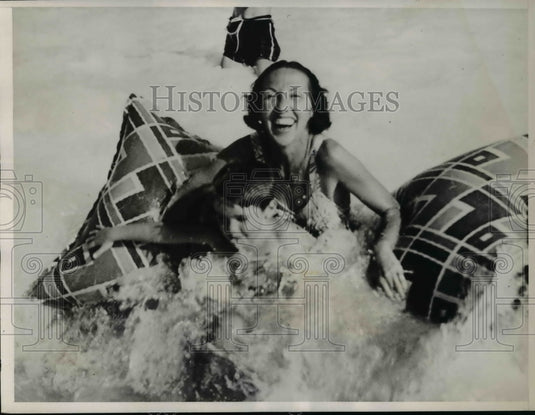 1937 Press Photo Mrs William Radford Coyle Junior and Son Vacationing In Bermuda