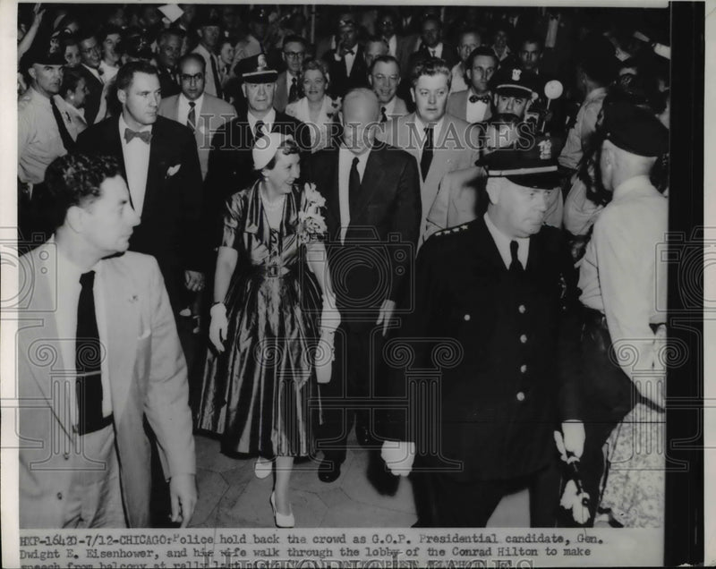 Load image into Gallery viewer, 1922 Press Photo Presidential Candidate Gen. Dwight Eisenhower &amp; His Wife
