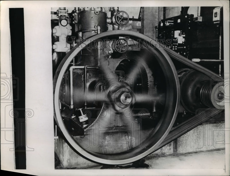 Load image into Gallery viewer, 1948 Press Photo US Factory Wheel At Work

