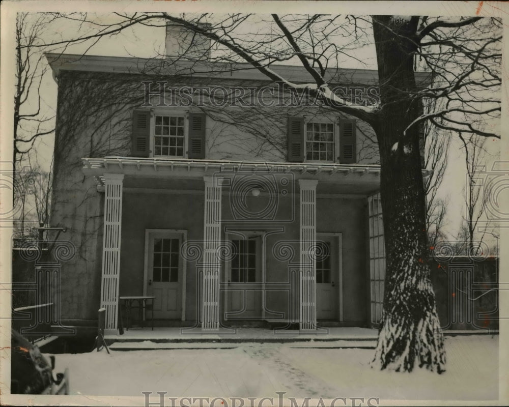 1950 Press Photo Rear Entrance Of Mather Home Burglars Used Center Door