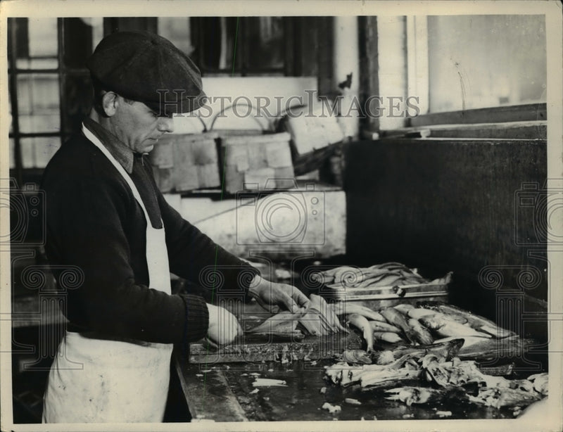 Load image into Gallery viewer, 1936 Press Photo Man Cleaning Fish

