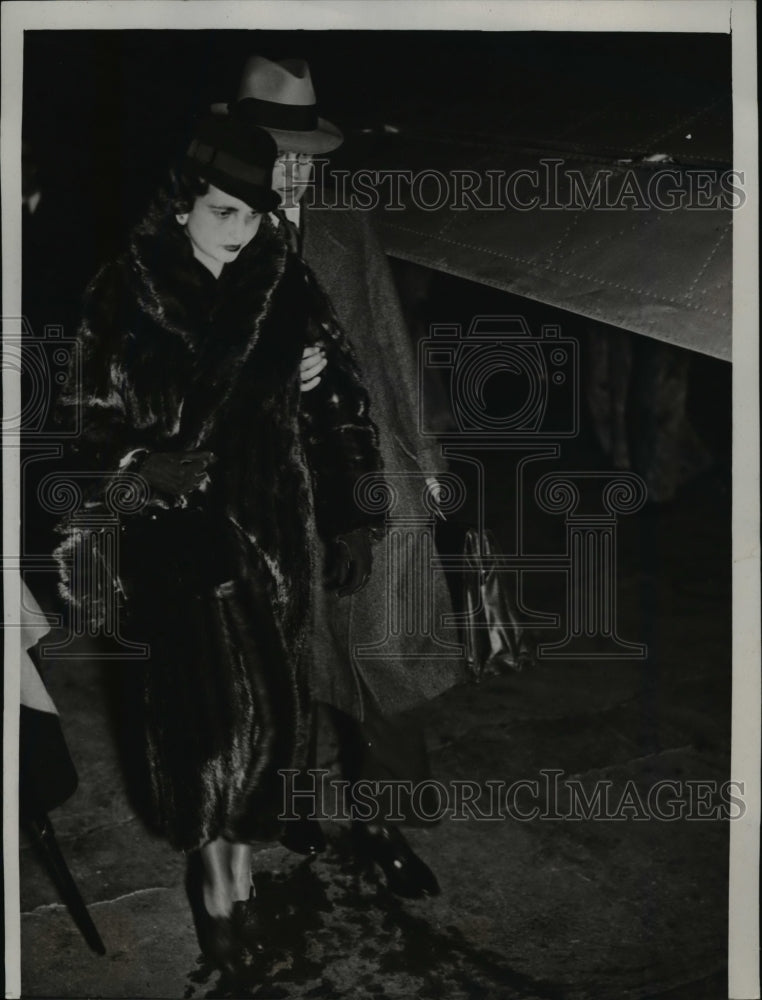 1935 Press Photo Barbara Hutton Mdivani With Attorney Millard Thompkins Junior