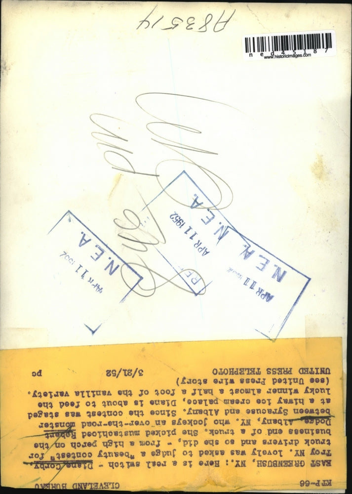 1952 Press Photo Diane Corby Feeds Trucker Beauty Contest Winner Robert Dodge