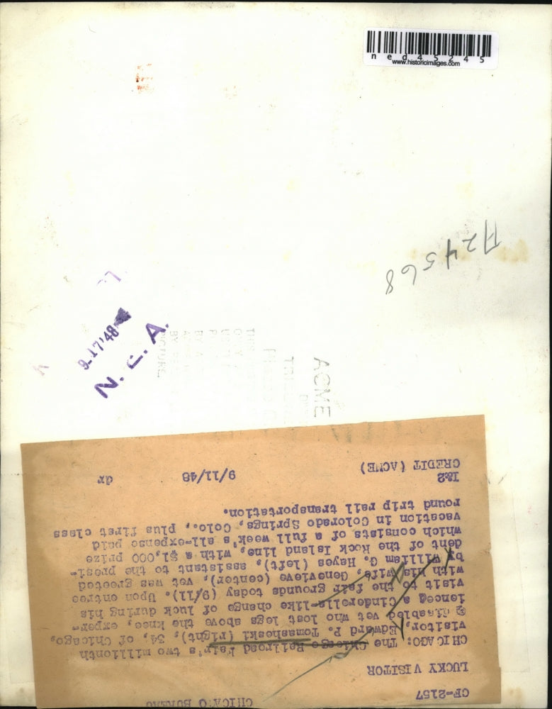 1948 Press Photo Edward Tomasheski with his wife greeted by William Hayes