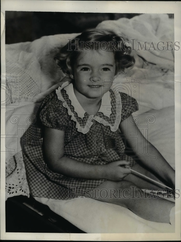 1937 Press Photo Colleen Sweeney finds mother dead and father dying