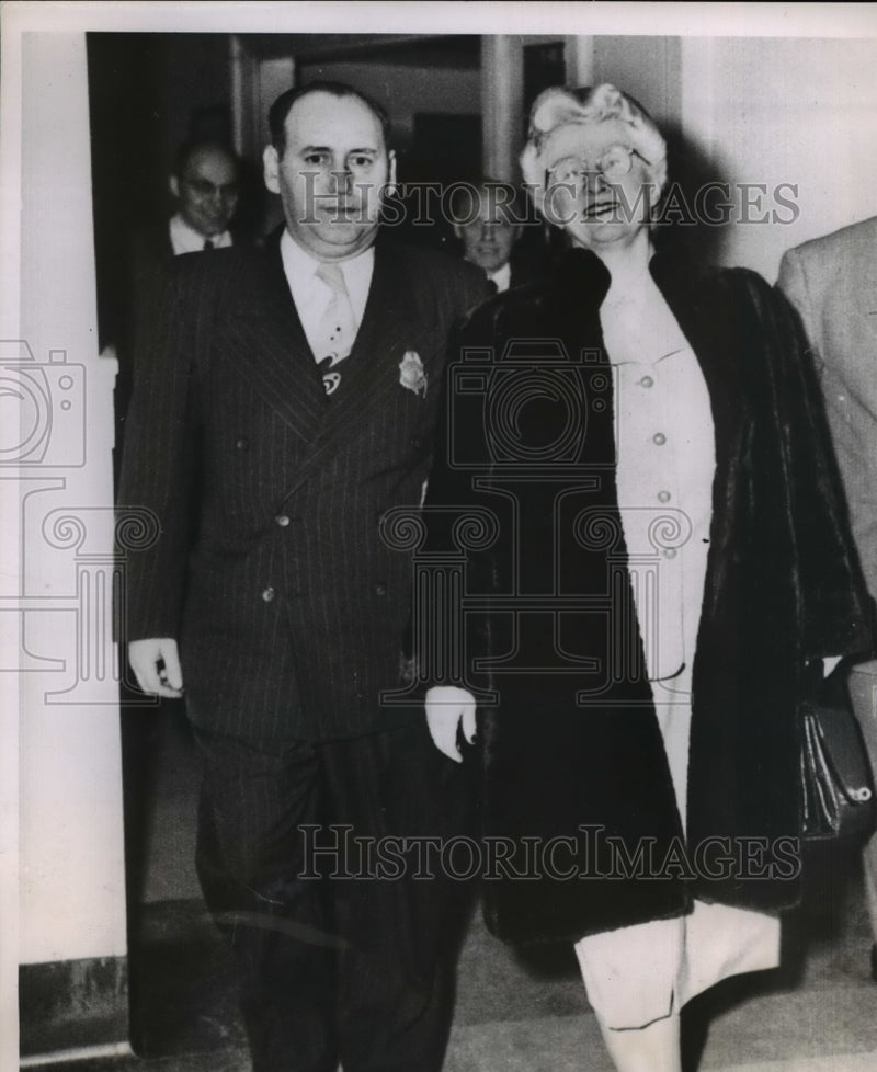 Load image into Gallery viewer, 1952 Press Photo Louis Caplan accompanies Mrs. Irene Whetstone
