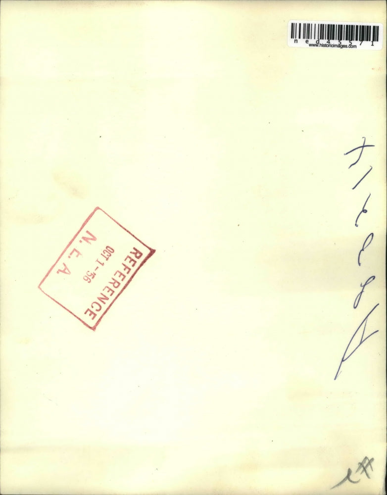 1956 Press Photo Democratic Presidential nominee Adlai Stevenson looks at