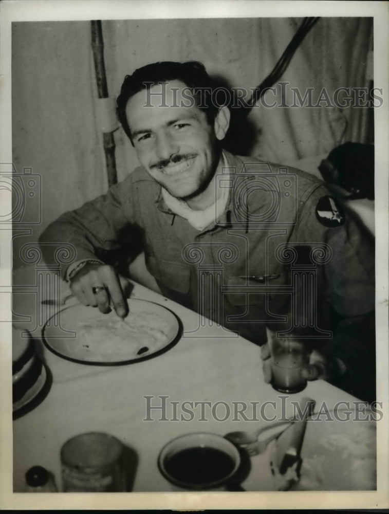 1943 Press Photo Lt. Richard F. Duffey knocked down 5 JU-52 transport planes- Historic Images