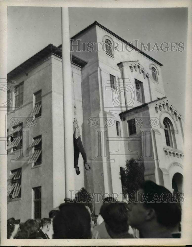 1946 Press Photo San Francisco Calif Principal of Balboa High School hangs in