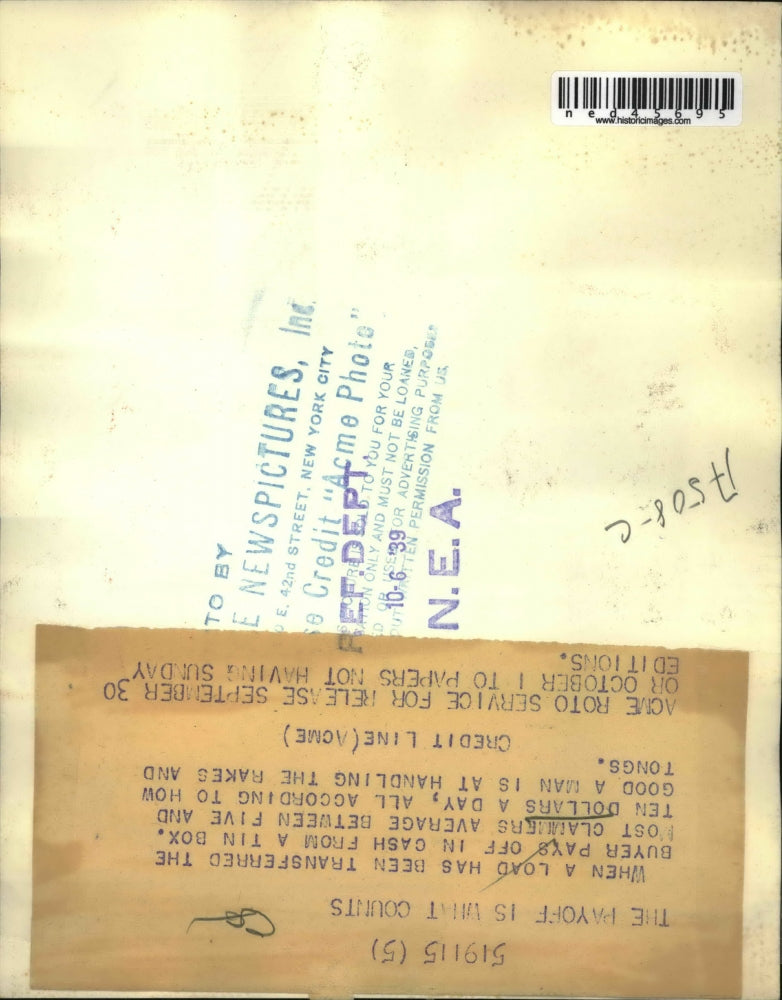 1939 Press Photo Tin Box Cash Transfer How Good The Handler Of Rakes And Tongs