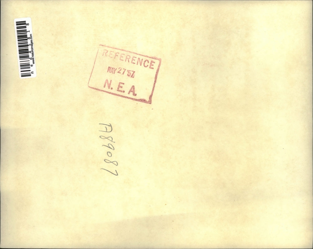 1957 Press Photo Charles Sexton, is questioned by Detective Robert Bard after