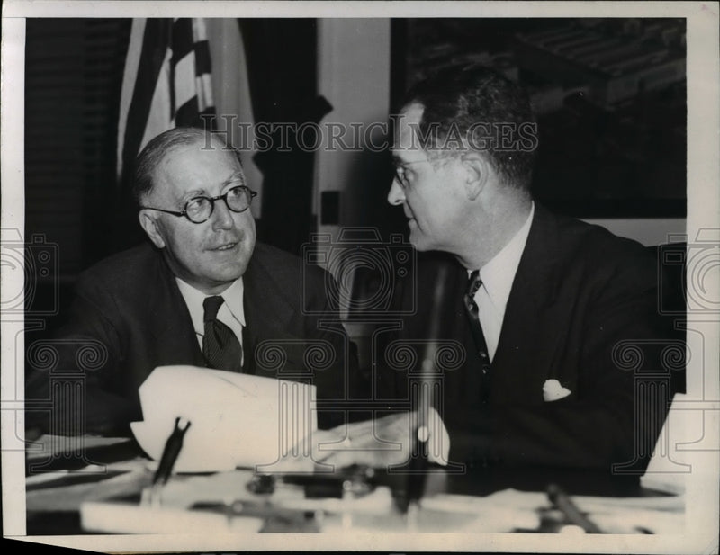 Load image into Gallery viewer, 1946 Press Photo Two Secretaries Met for an Emergency Conference
