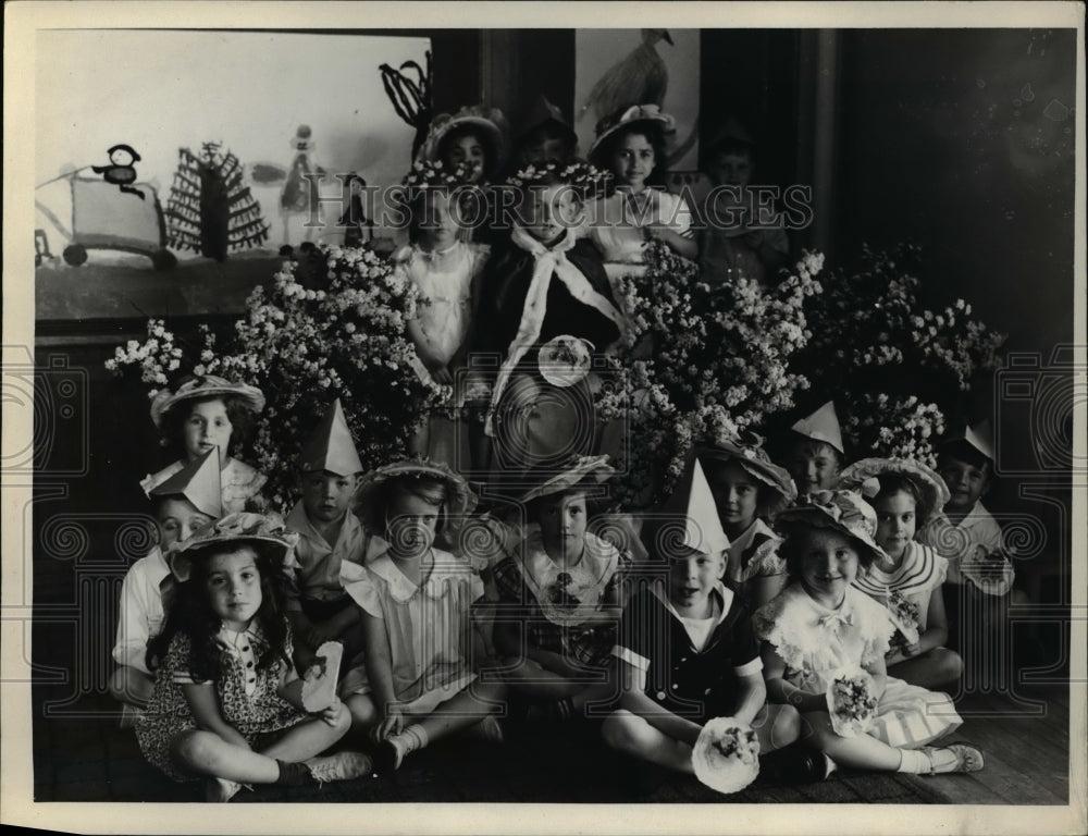 1936 Press Photo Ludlow School Maysole Dance