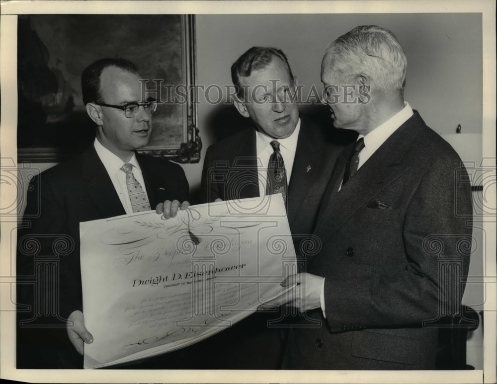 1956 Press Photo Sherman Adams as he accepted a list of 7500 names- Historic Images