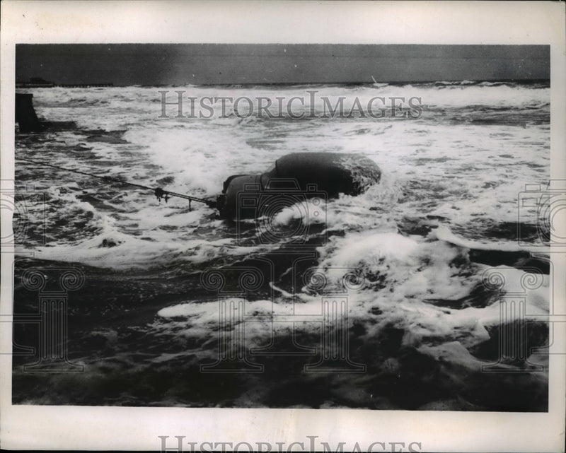Load image into Gallery viewer, 1953 Press Photo Brand New Automobile Ramp into the Water
