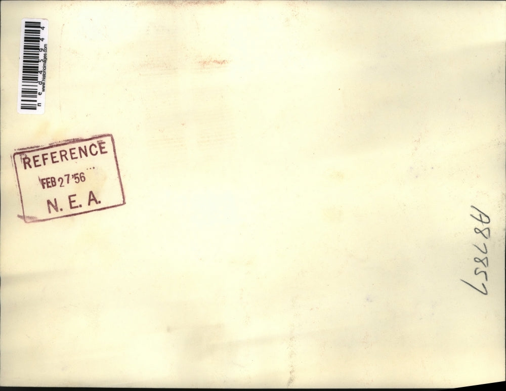 1956 Press Photo Sandra Isaac as she wishes the flowers luck