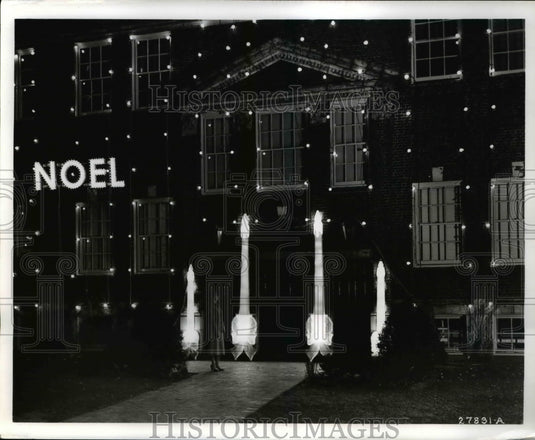 1956 Press Photo Entrance to the Photo Lamp Building- Historic Images
