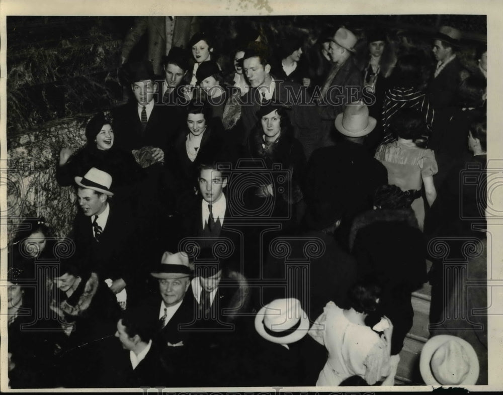 1935 Press Photo Crowds attend social party at Public Hall