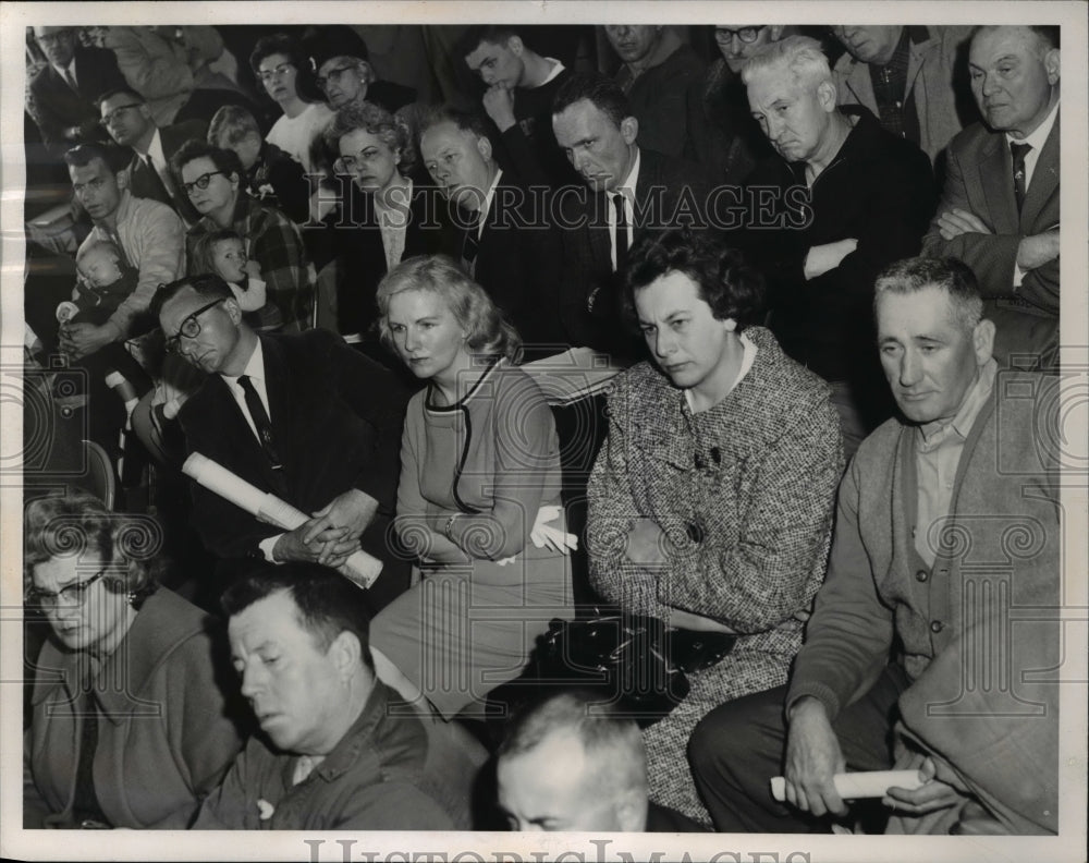 1963 Press Photo Eastlake residents at public hearing on flood control project
