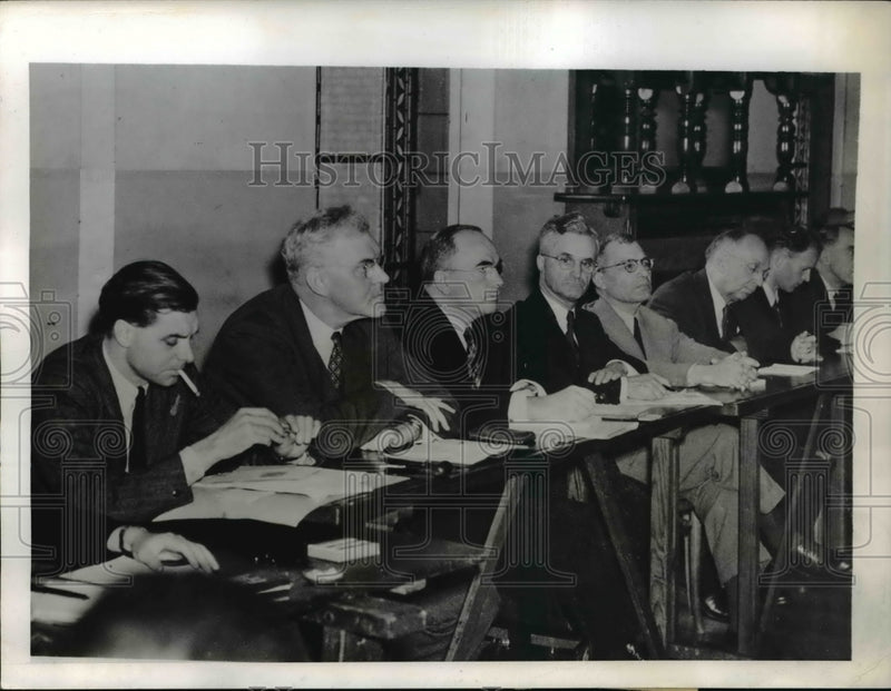 Load image into Gallery viewer, 1946 Press Photo Members gather in Cambridge, England at Church World Conference
