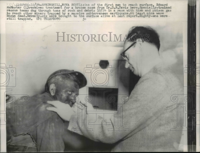 Load image into Gallery viewer, 1958 Press Photo Dr. D.R Davis treats Edward McMaster after disaster in the Mine
