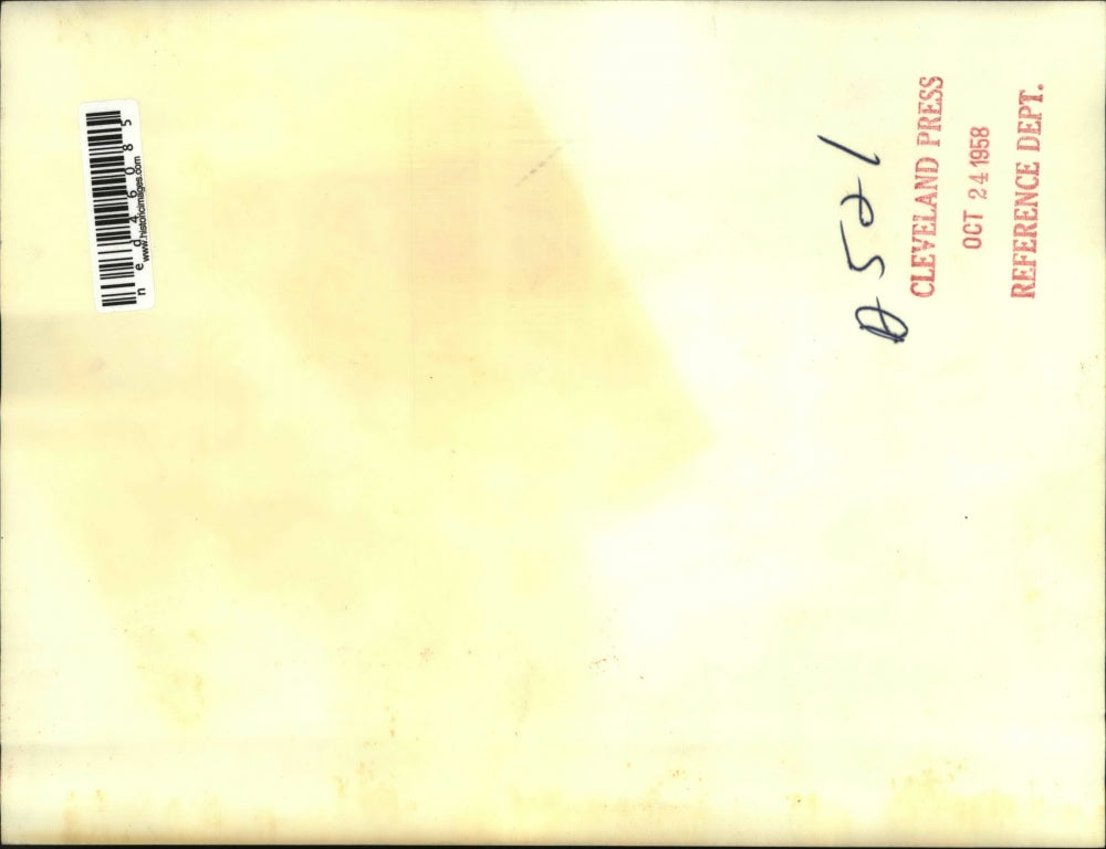 1958 Press Photo Dr. D.R Davis treats Edward McMaster after disaster in the Mine