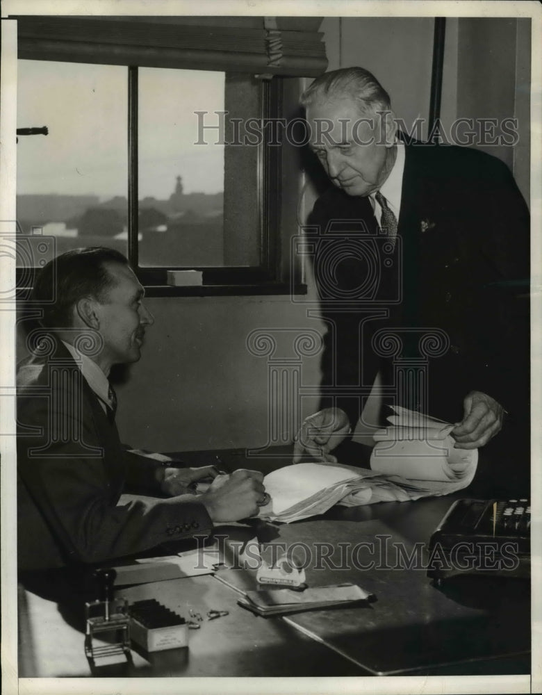 1941 Press Photo Walter C. Peterson and John C. Porter