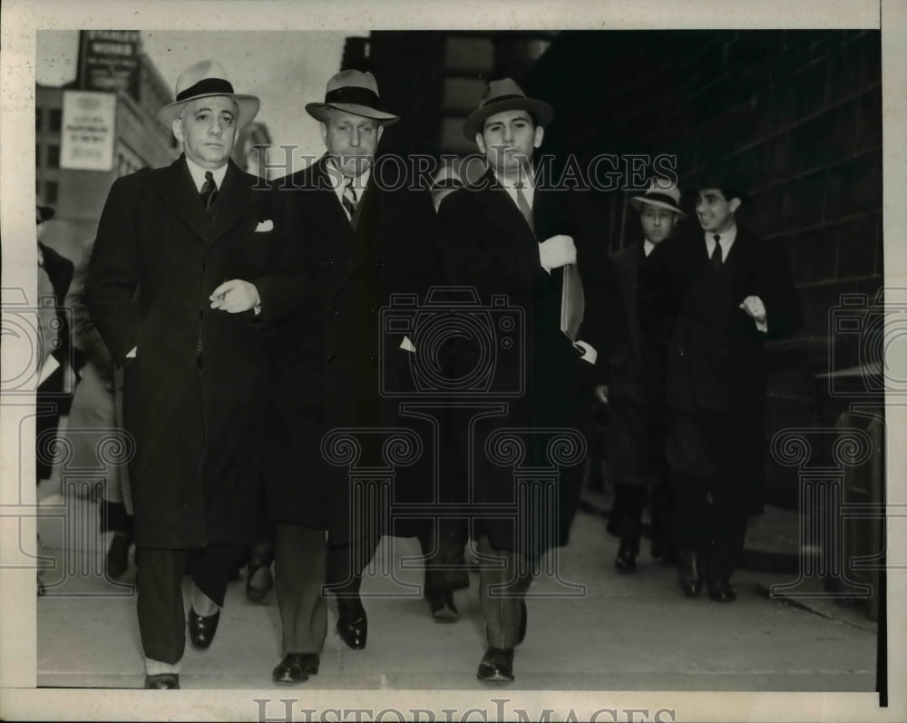1939 Press Photo Joseph Shalleck, Lloyd P Seryker member of Stryker's passing