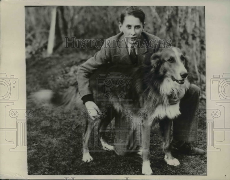 Load image into Gallery viewer, 1937 Press Photo Stuart Stillings &amp; his dog Sandy Andover Mass menace town
