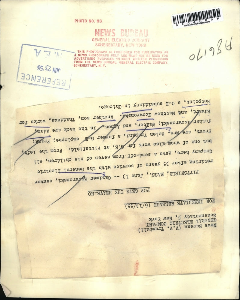 1955 Press Photo Cazimer Skowronski, G.E.'s Retired Employee - ned46889