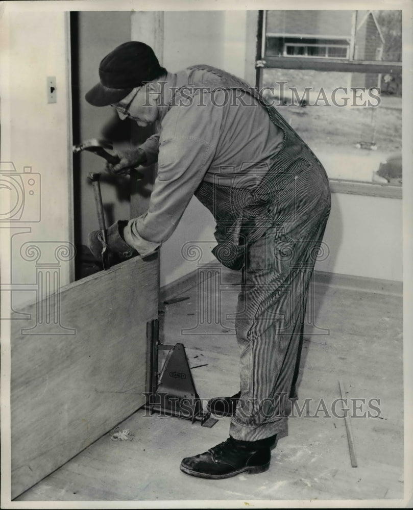 1953 Press Photo Amazing Carpenter - ned46897