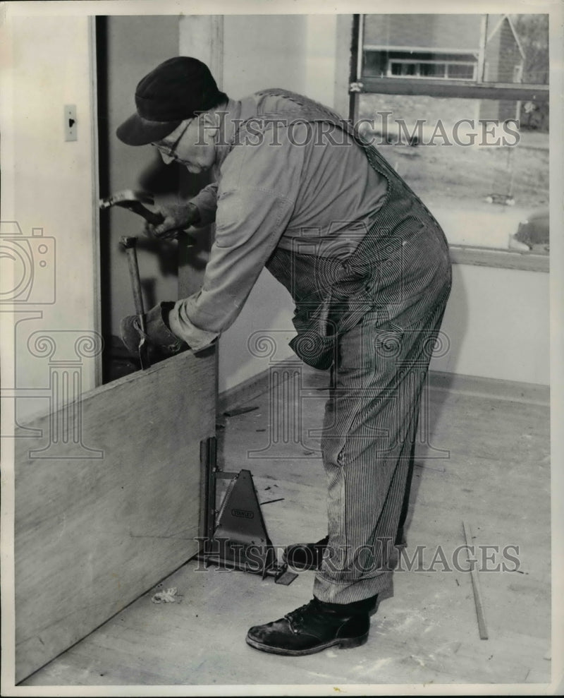 Load image into Gallery viewer, 1953 Press Photo Amazing Carpenter - ned46897
